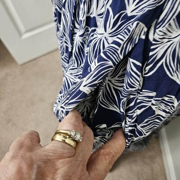 Vineyard Vines Blue & White Floral Maxi Dress Sleeveless Pockets Belted Size 4 - Picture 8 of 16